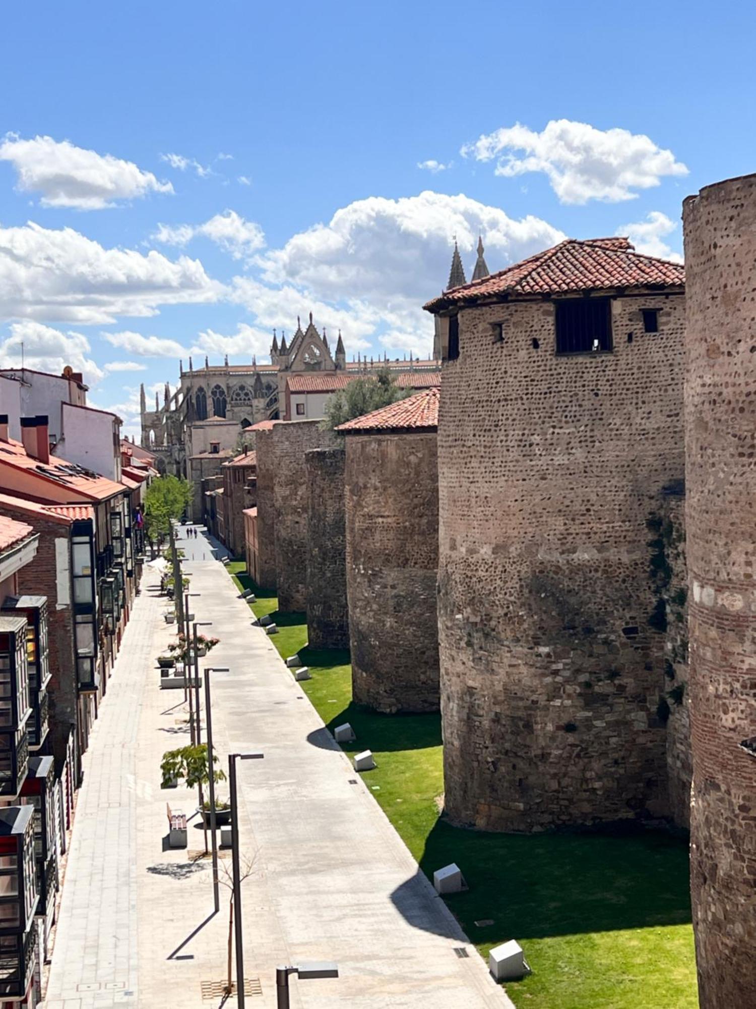 Apartamento La Muralla - Leonapartamentos ภายนอก รูปภาพ